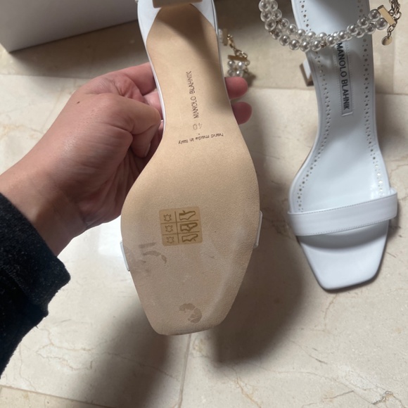 Manolo Blahnik - Picture 6 of 8